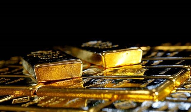 سعرُ أونصة الفضة يهوي بأكثر من 8% وإنخفاض في الذهب
