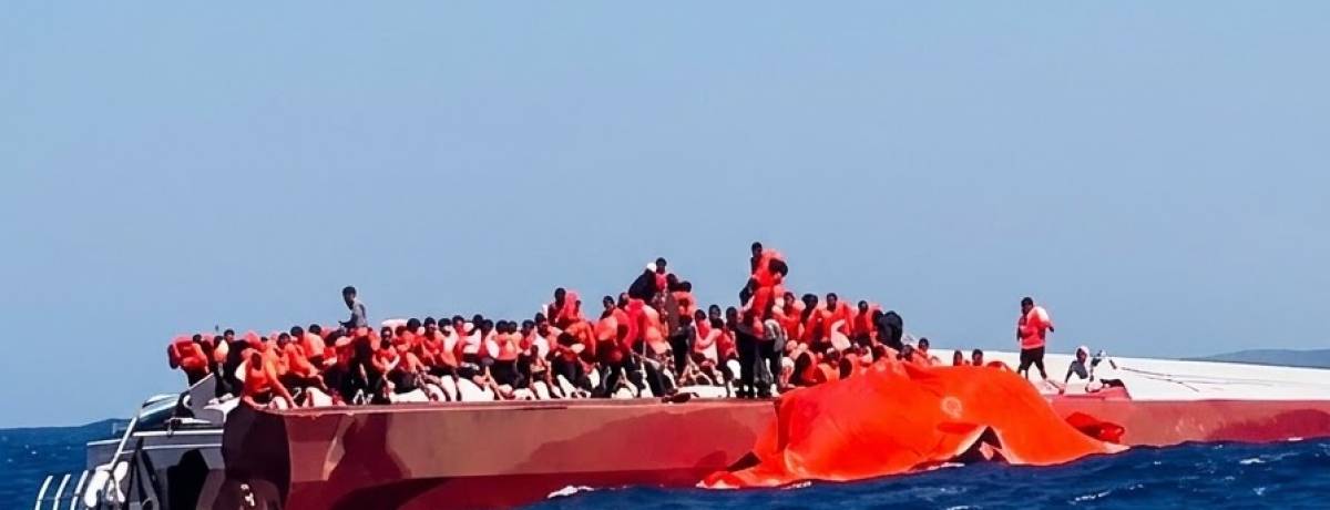 مأساة في عرض البحر: 7 قتلى و23 مفقوداً في غرق سفينة ركاب قبالة سواحل كيرينيا