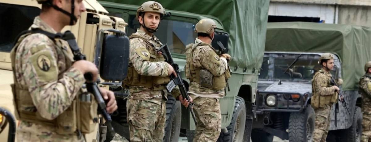 السلطات اللبنانية تلقي القبض على 123 شخصاً من الجنسية السورية في مناطق متفرقة، لعدم حيازتهم أوراقاً وثبوتيّات قانونية.