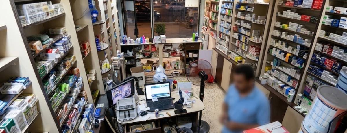 غدر بدم بارد يدمي الشارع الحموي.. تفاصيل الجريمة المروعة داخل صيدلية بحماة بعد انتشار فيديو المراقبة