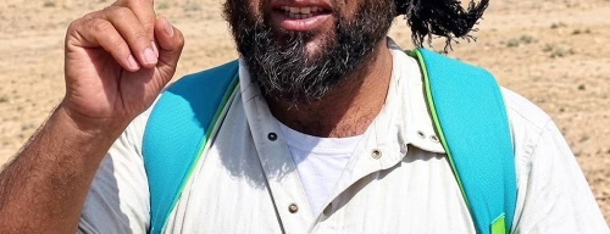 "أُمِرْتُ بالمشي ولم أُؤْمَرْ بالوصول".. رحلة ابن دير الزور سيراً على الأقدام نحو مكة المكرمة