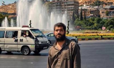 صورة في ساحة الأمويين تُشعل السجال.. قصّة الشاب "وسيم الحمام" بين كرامة الإنسان وفخّ "الترند" المناطقية