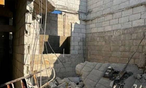 كارثة سكنية في "مشاع الفروسية".. 7 إصابات من عائلة واحدة إثر انهيار سقف بناء بحماة