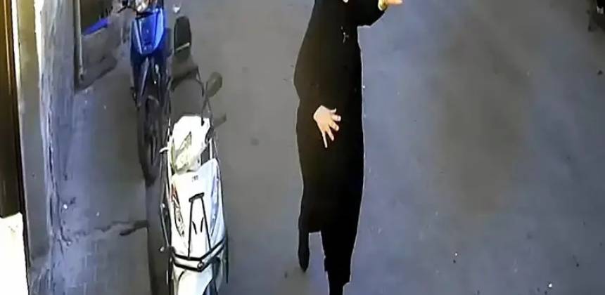 مطاردة مثيرة في شوارع أضنة.. الأمن التركي يفك شفرة حادثة نشل امرأة سورية ويقبض على أحد الفارين