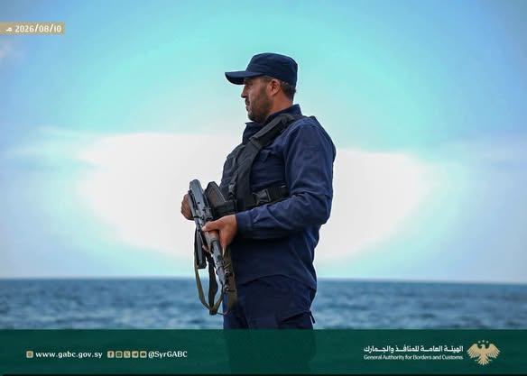 الساحل السوري: إحباط محاولة فرار لفلول النظام البائد عبر البحر وضبط زورق تهريب وقود