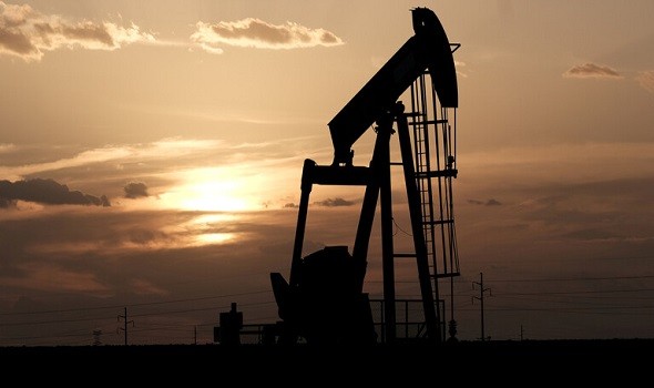 أسعار النفط ترتفع بدعم تقديرات تراجع المخزون الأمريكي