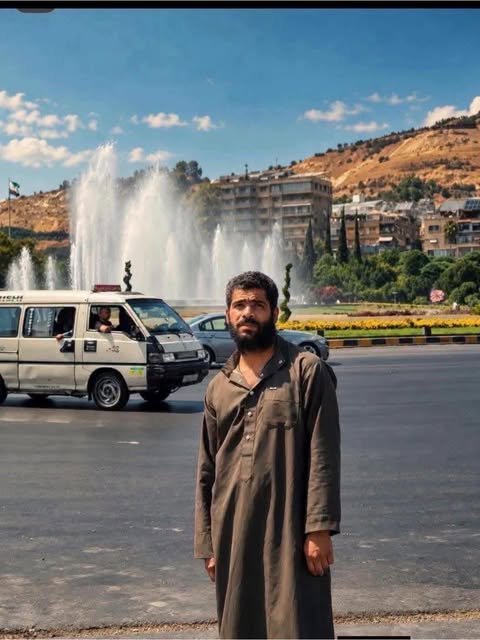 صورة في ساحة الأمويين تُشعل السجال.. قصّة الشاب "وسيم الحمام" بين كرامة الإنسان وفخّ "الترند" المناطقية