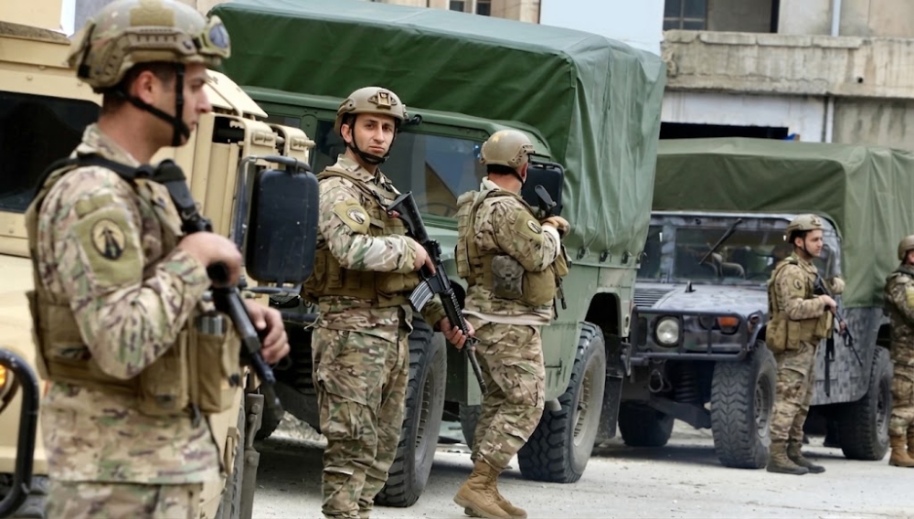 السلطات اللبنانية تلقي القبض على 123 شخصاً من الجنسية السورية في مناطق متفرقة، لعدم حيازتهم أوراقاً وثبوتيّات قانونية.