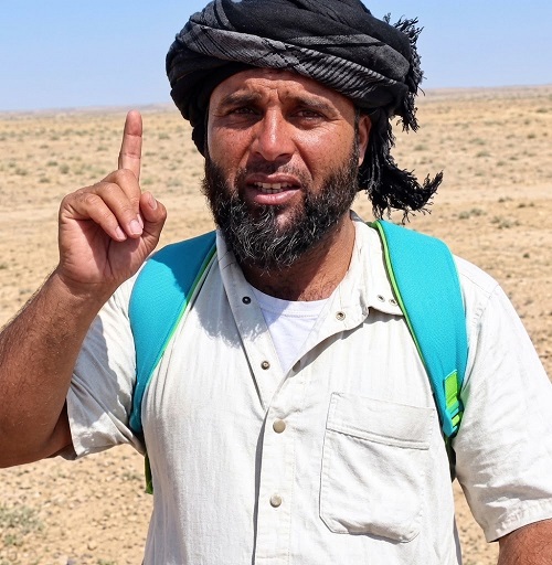 "أُمِرْتُ بالمشي ولم أُؤْمَرْ بالوصول".. رحلة ابن دير الزور سيراً على الأقدام نحو مكة المكرمة